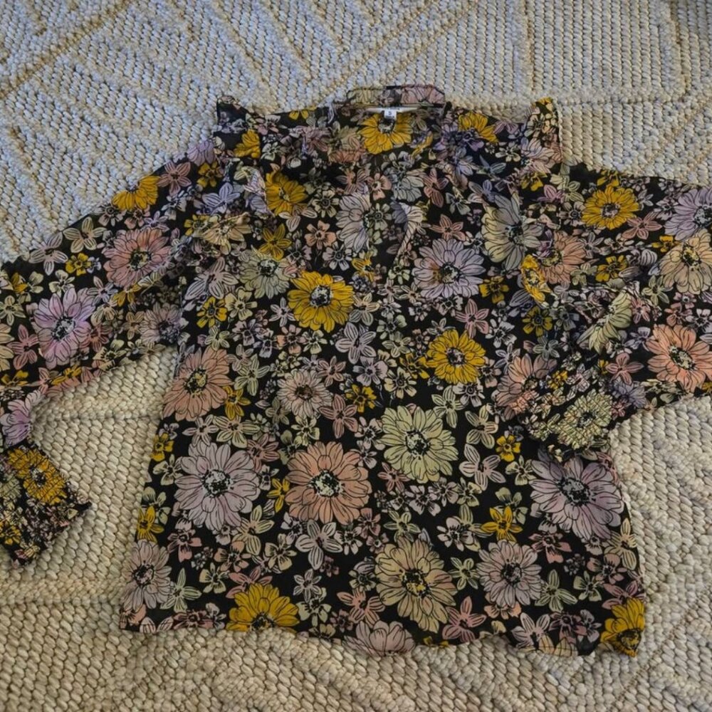 Steve Madden long sleeve blouse